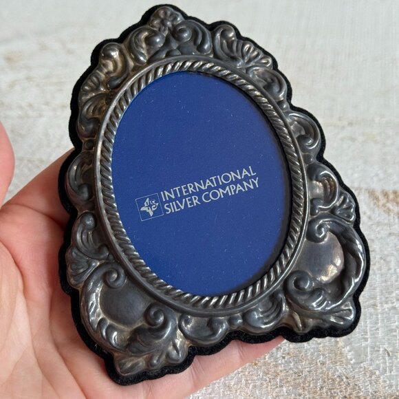 Vintage Ornate Silver Plated Oval Photo Frame with Stand - Picture 11 of 11